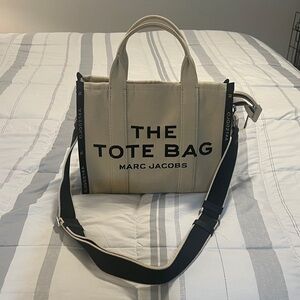 Marc Jacob’s THE JACQUARD MEDIUM TOTE BAG (Sand)